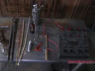 Frumuseţe este obtinerea torturing pentru ei fermecător picioare